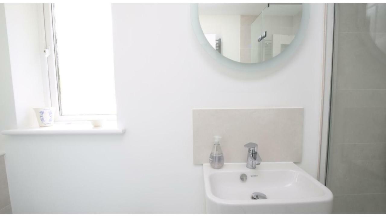 ★ Luxury Oxford Apartment ★ Sleeps 4, Free Parking Ngoại thất bức ảnh
